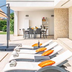 4 bedroom villa with pool near Pula, sleeps 8